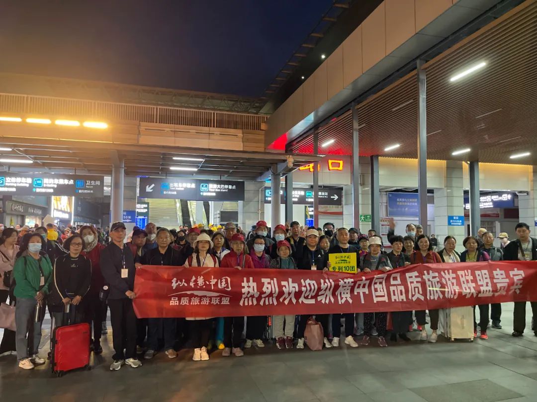 太火爆！恩施大清江迎来千人外省旅游专列，船位快不够了！