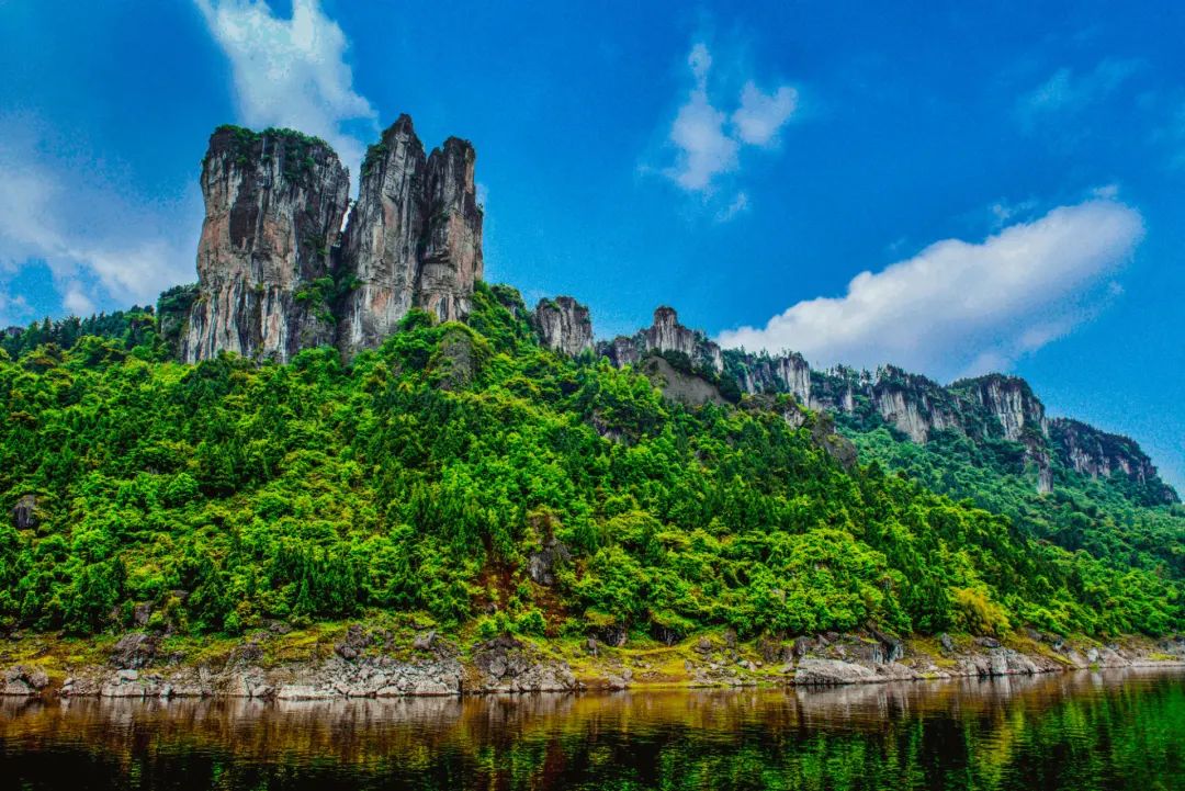 中国旅游日邂逅心动“520”，恩施红花峰林演绎别样火花！