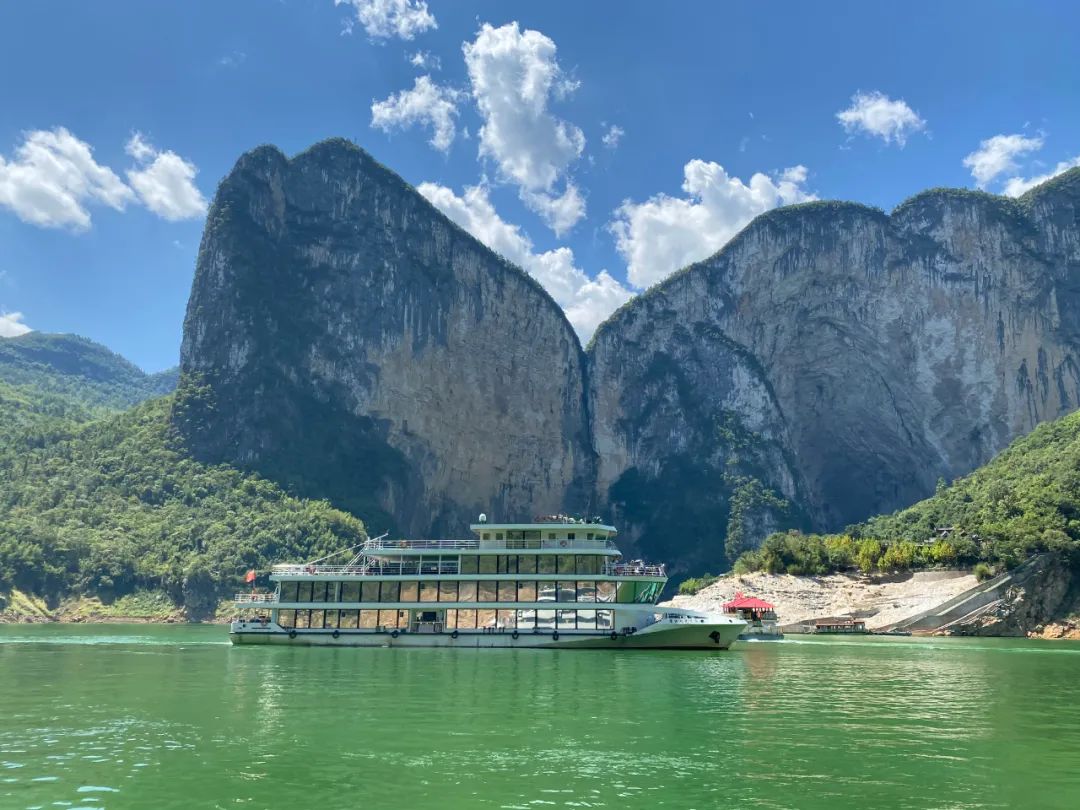 正月初一 丨 一起过Long年，恩施大清江喜迎开门红！