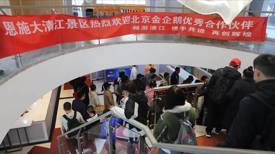 恩施大清江景区“开外挂了”——百人大团共赴山水之约