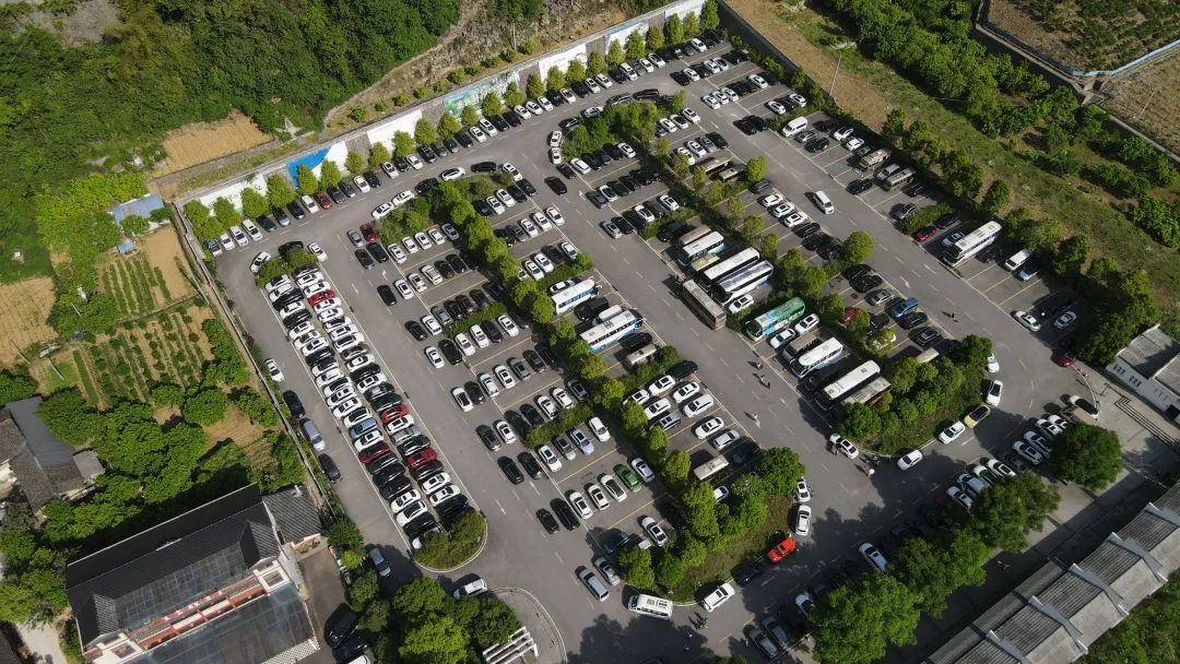 五一盛景：恩施大清江景区与红花峰林景区共迎客流高峰