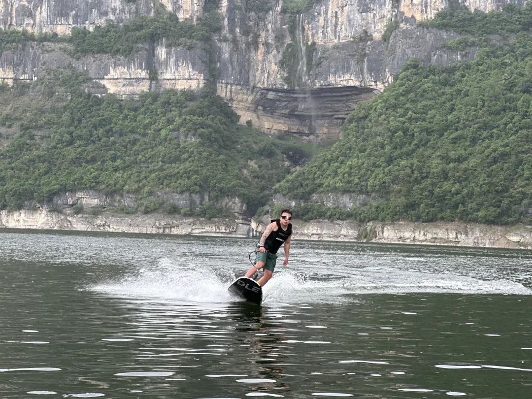 【恩施大清江红花峰林】悬崖飞拉达+水上狂欢！这份攻略带你玩转刺激与清凉！