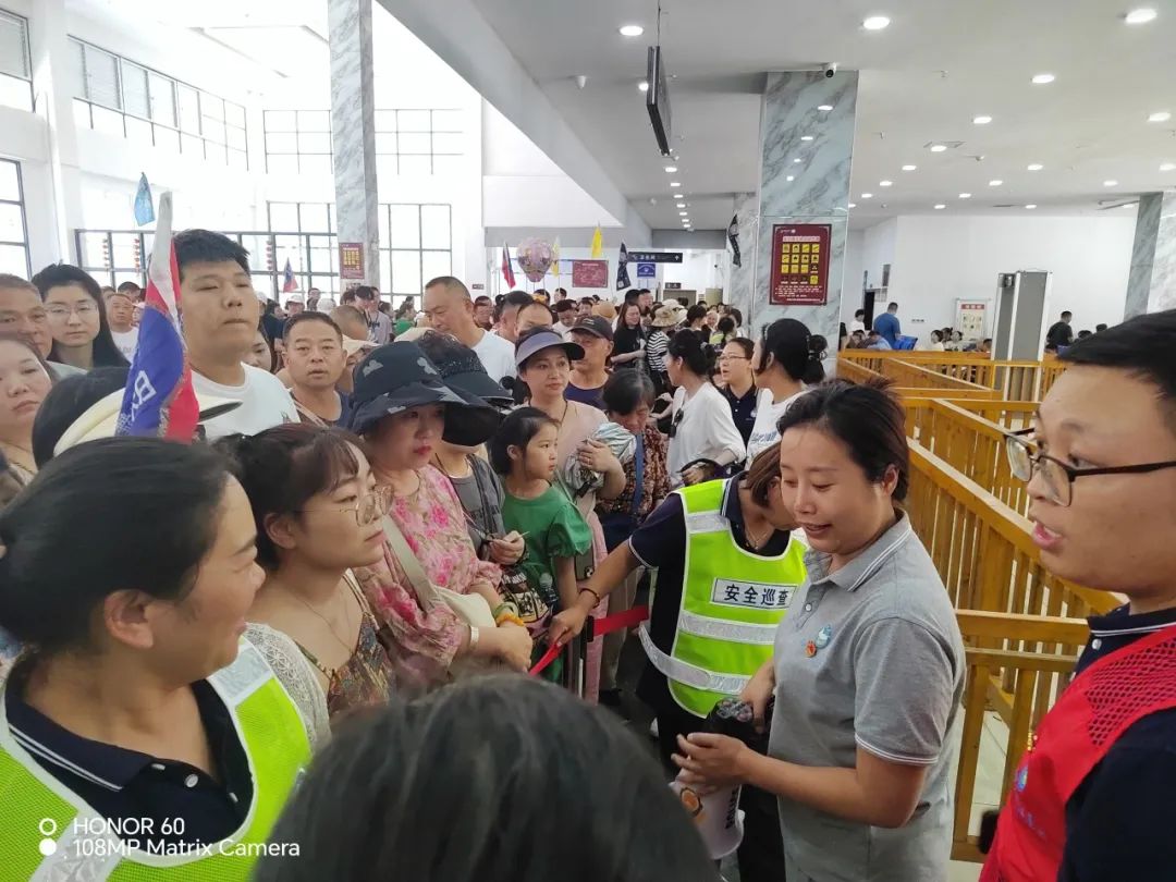 恩施清江公司：党徽闪耀景区  服务提质增效