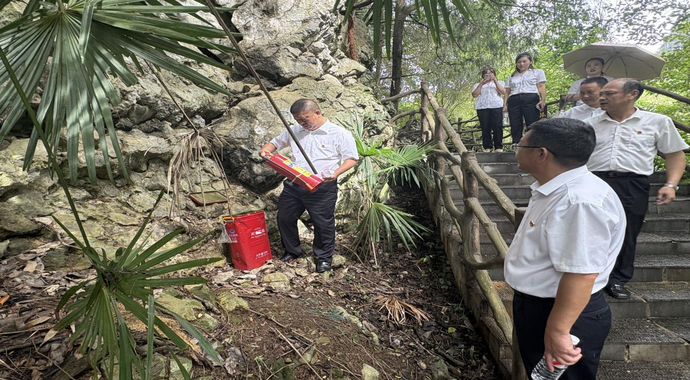 恩施大清江公司：党支部引领破 “利剑” 筑牢双节安全防线