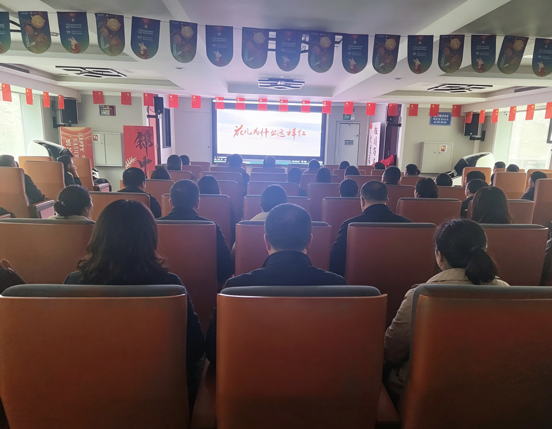 恩施清江公司：组织员工观看主旋律影片