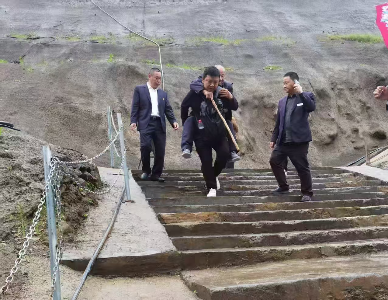 “五一”我在岗：大清江党员服务队用“党建红” 映亮“旅游热”